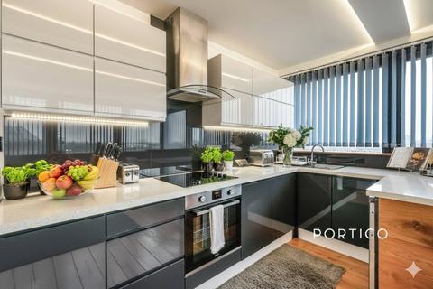 3 bedroom flat to rent, Wye Street, London, SW11