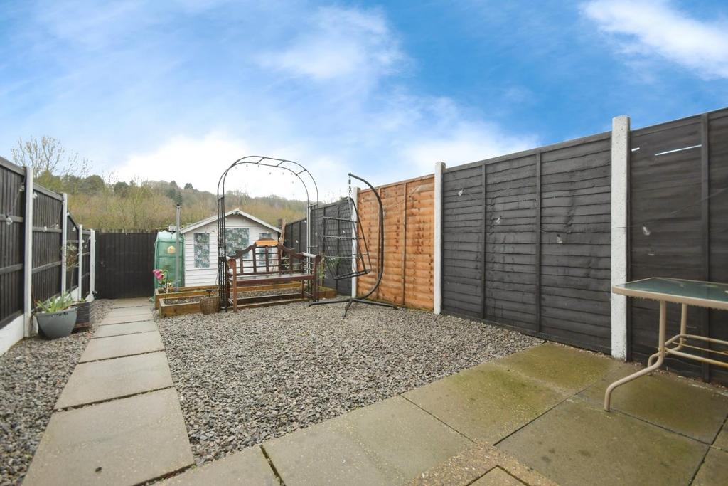 REAR GARDEN 01.jpg