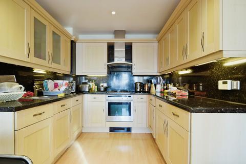 2 bedroom flat to rent, The Quays, Salford, Greater Manchester, M50