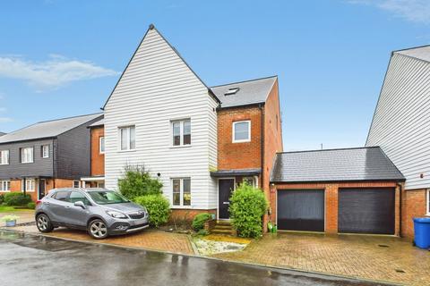 undefined, Tern Avenue, Horsham RH12