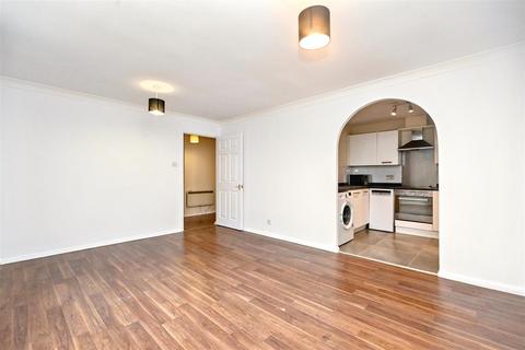 2 bedroom flat for sale, Falmouth Close, Eastbourne