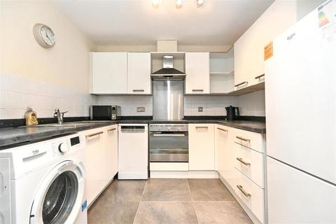 2 bedroom flat for sale, Falmouth Close, Eastbourne