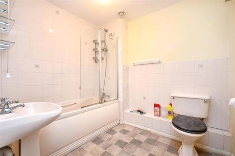 2 bedroom flat for sale, Falmouth Close, Eastbourne