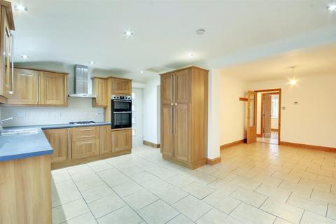 4 bedroom semi-detached house to rent, Priory Avenue, Swavesey