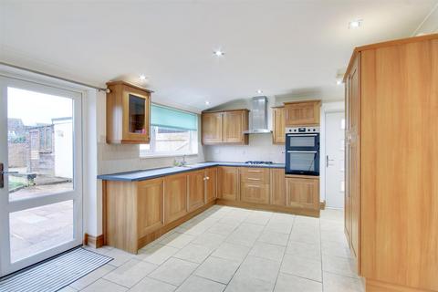 4 bedroom semi-detached house to rent, Priory Avenue, Swavesey