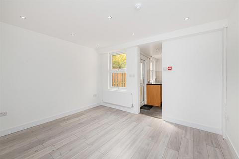 3 bedroom terraced house to rent, West End Road, High Wycombe HP11