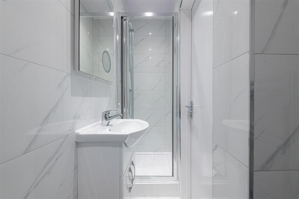 Ensuite Bed 2
