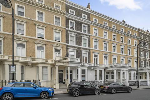 Studio to rent, Gloucester Road, South Kensington, London, SW7