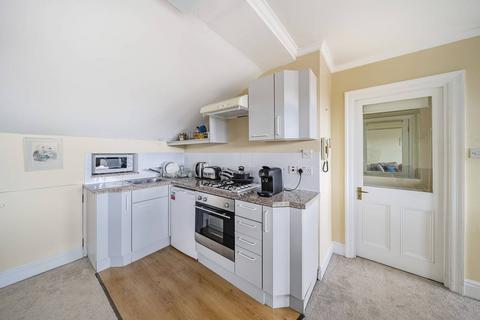 Studio to rent, Gloucester Road, South Kensington, London, SW7