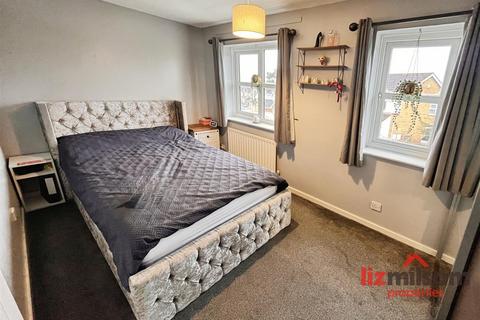2 bedroom semi-detached house for sale, Silkstone Close, Swadlincote DE11