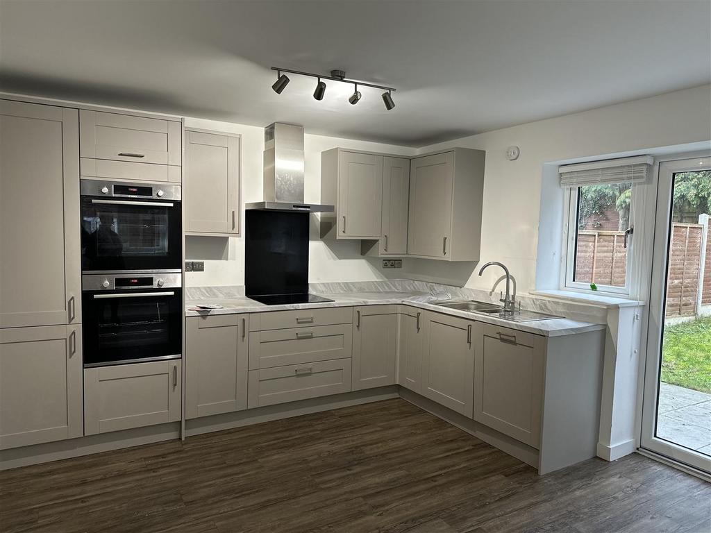 Kitchen Area.jpeg