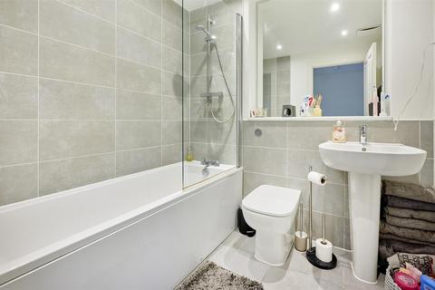 2 bedroom semi-detached house for sale, Searle Way, Bishop's Stortford CM23