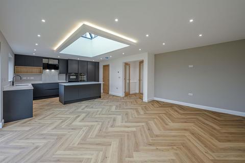 4 bedroom detached house for sale, Richmond Park, Kingswinford, DY6 9AA