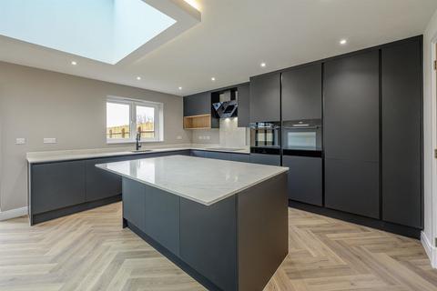 4 bedroom detached house for sale, Richmond Park, Kingswinford, DY6 9AA
