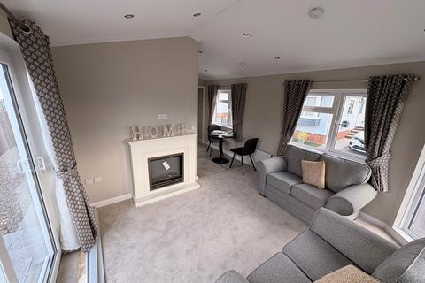 2 bedroom park home for sale, Tewkesbury, Gloucestershire, GL19