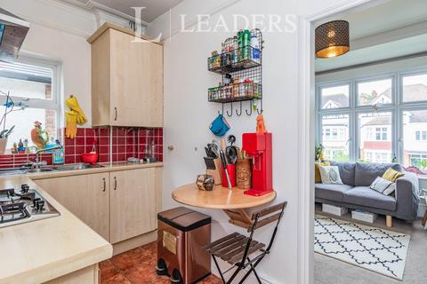 2 bedroom flat to rent, Effingham Road, Long Ditton, Surbiton, KT6