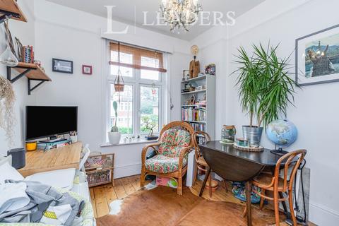 2 bedroom flat to rent, Effingham Road, Long Ditton, Surbiton, KT6