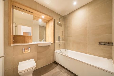 3 bedroom flat to rent, Winchester Square, London SE8