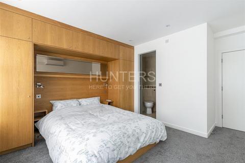 2 bedroom flat for sale, College Crescent, London, NW3