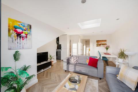 3 bedroom flat for sale, Brondesbury Road, London, NW6