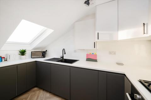 3 bedroom flat for sale, Brondesbury Road, London, NW6