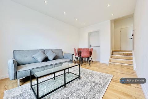 2 bedroom flat to rent, St John's Hill, London, SW11