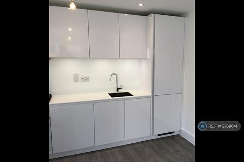 1 bedroom flat to rent, Downsview Road, London, SE19