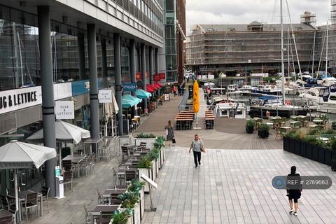undefined, East Smithfield, London, E1W