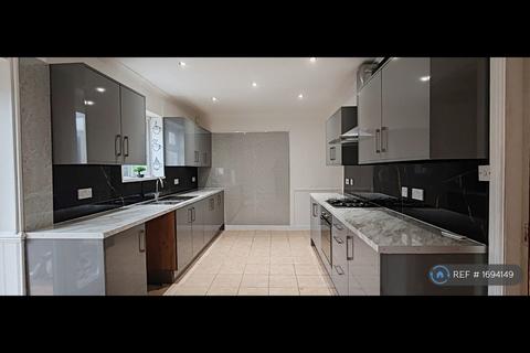 3 bedroom terraced house to rent, Stephenson Avenue, Walsall, WS2