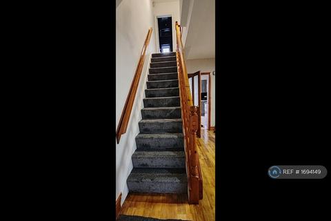 3 bedroom terraced house to rent, Stephenson Avenue, Walsall, WS2