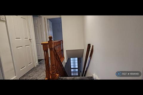 3 bedroom terraced house to rent, Stephenson Avenue, Walsall, WS2