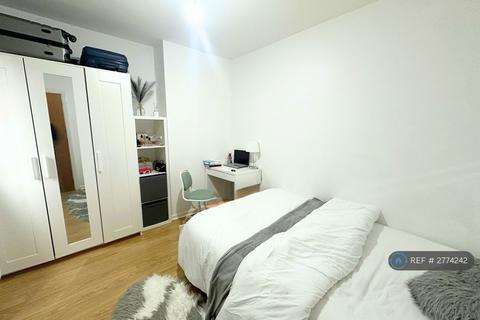 4 bedroom semi-detached house to rent, Addison Gardens, Surbiton, KT5