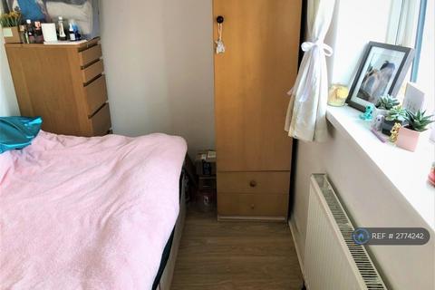 4 bedroom semi-detached house to rent, Addison Gardens, Surbiton, KT5