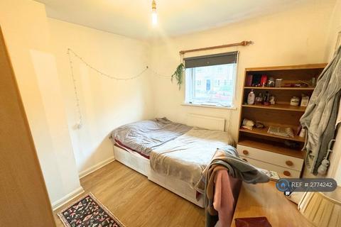 4 bedroom semi-detached house to rent, Addison Gardens, Surbiton, KT5