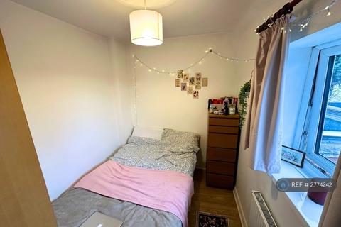 4 bedroom semi-detached house to rent, Addison Gardens, Surbiton, KT5