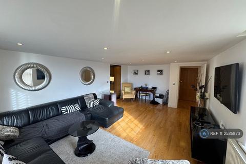 2 bedroom flat to rent, Princess Park Manor East Wing, London, N11