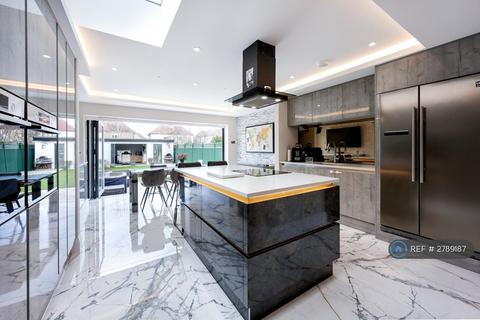 undefined, Burnham Avenue, Uxbridge, UB10
