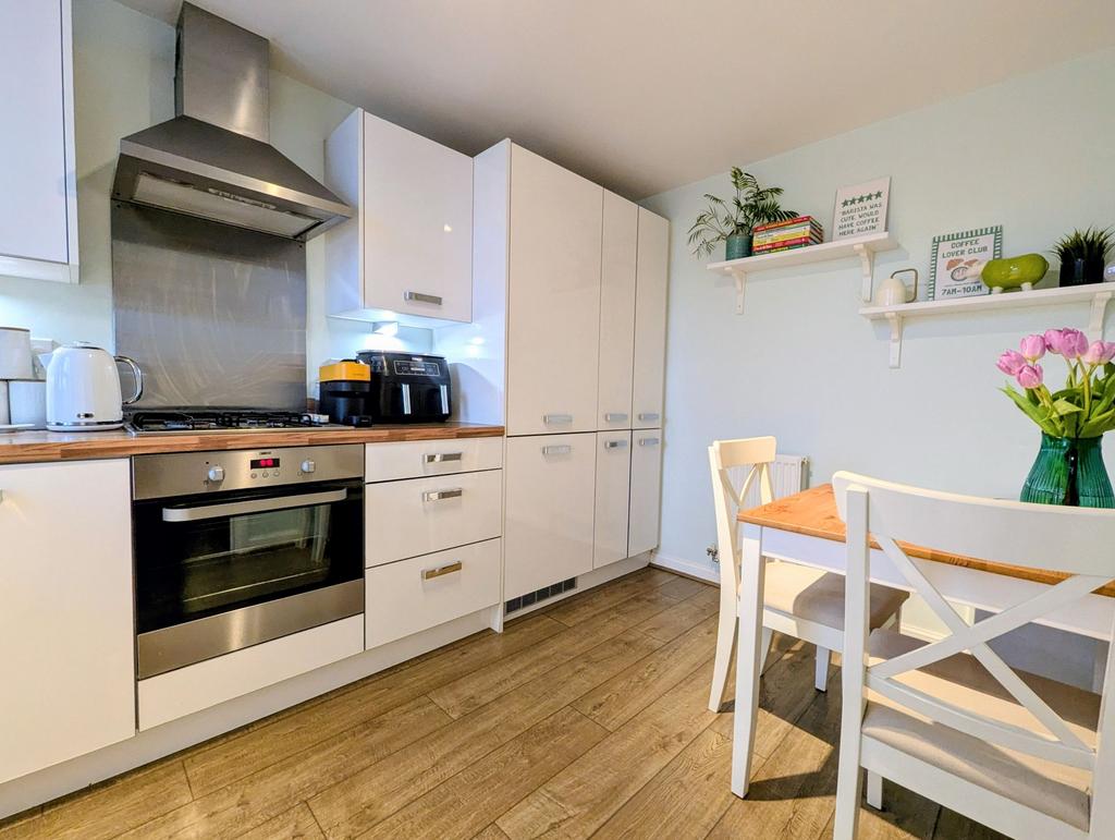Breakfasting and Kitchen