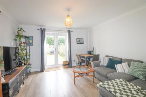 undefined, Tarn Close, Farnborough GU14