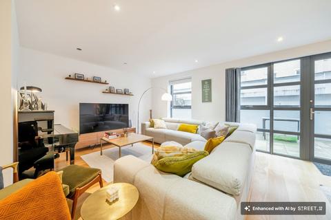 3 bedroom flat for sale, Alwen Court, Pages Walk, SE1