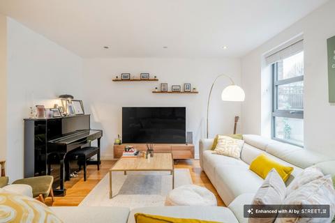 3 bedroom flat for sale, Alwen Court, Pages Walk, SE1