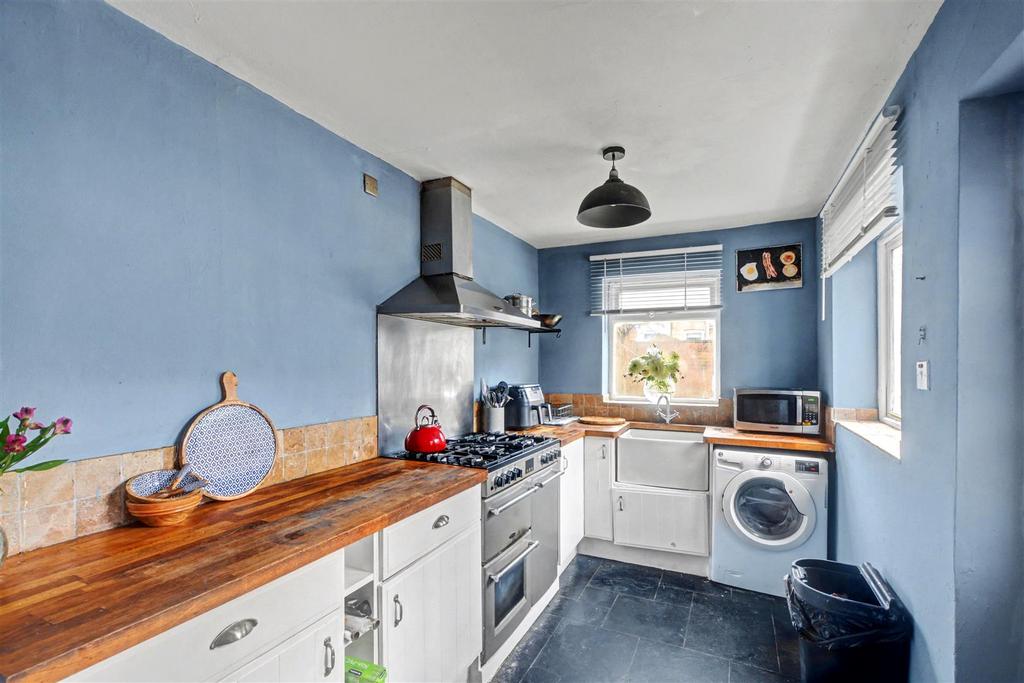 Kitchen 1.jpeg