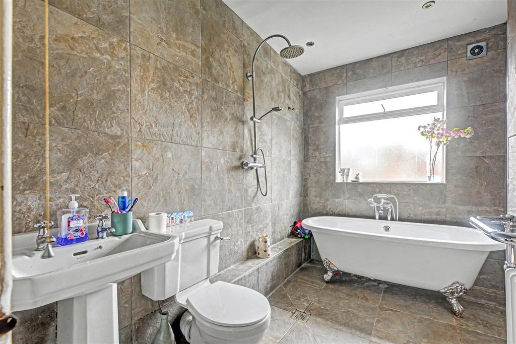Bathroom 1.jpeg
