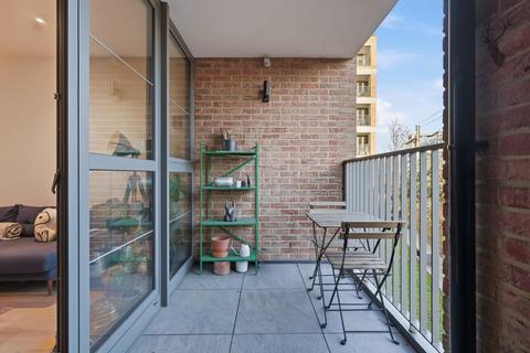 2 bedroom flat for sale, Kettle Yard, Bow