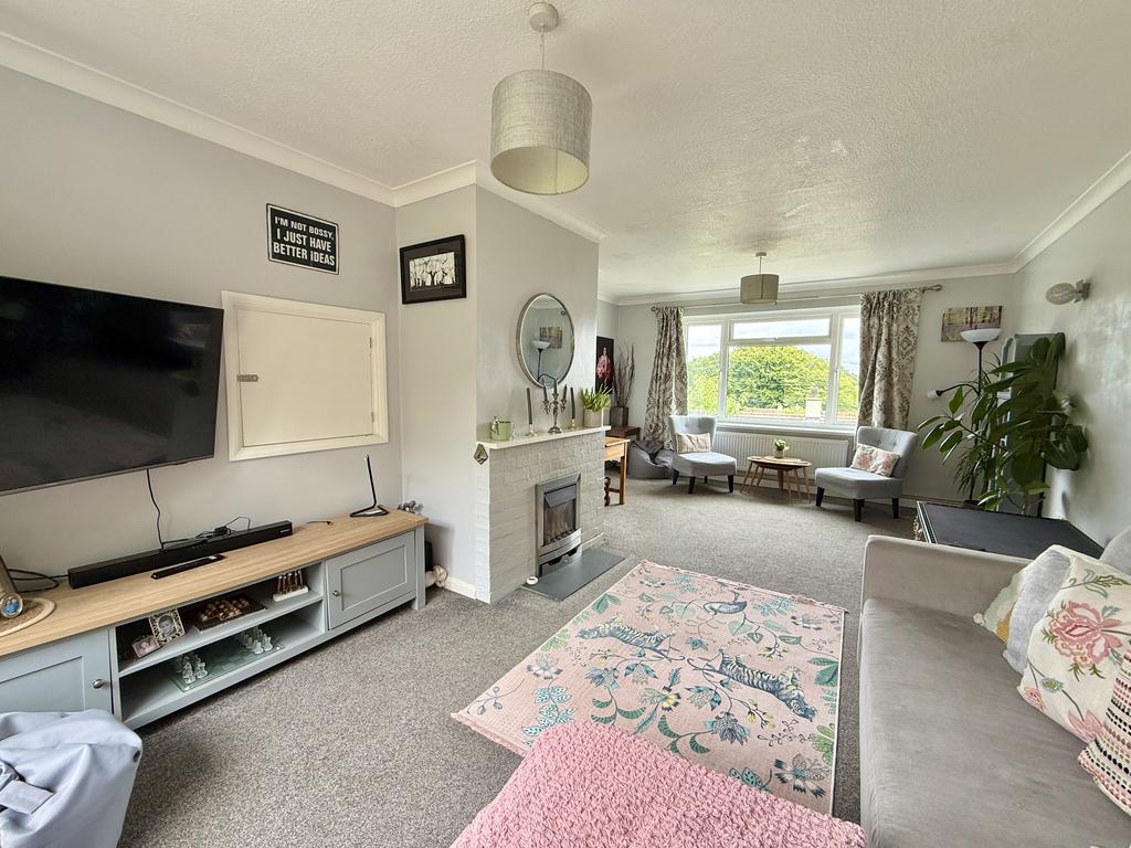 Spacious Sitting Room