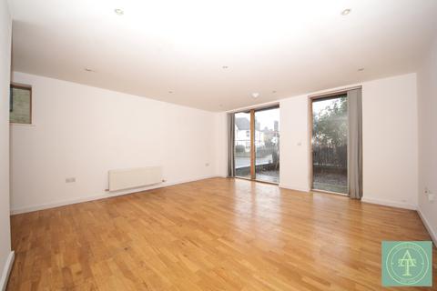2 bedroom flat for sale, Space Apartments, Wood Green, London, N22