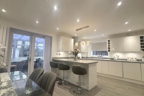 3 bedroom semi-detached house for sale, Skiddaw Close, White Court, Great Notley, CM77