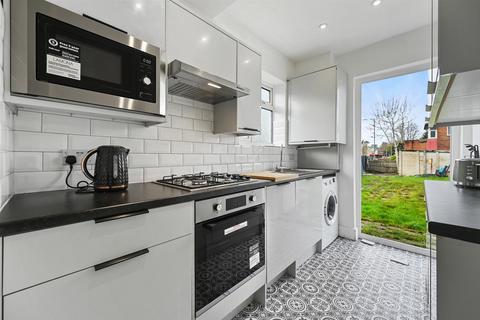 3 bedroom house to rent, Chiltern Gardens, London NW2