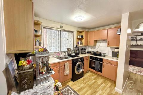 2 bedroom flat for sale, Cranston Close, HOUNSLOW TW3