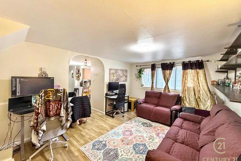 2 bedroom flat for sale, Cranston Close, HOUNSLOW TW3